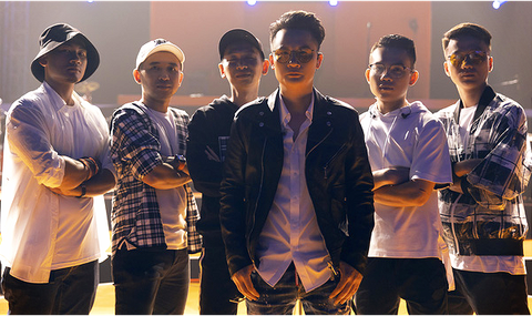 Hoàng Bách lập Bach20 band, phát pháo với MV Chạm vào vinh quang - Ảnh 5. Hoàng Bách lập Bach20 band, phát pháo với MV Chạm vào vinh quang - Ảnh 5.