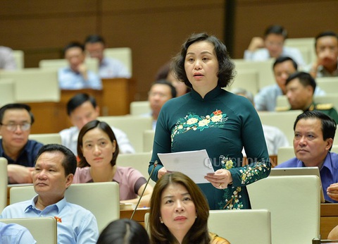 Dân đốt rẫy gây cháy rừng phải vào tù, có cán bộ nào mất chức chưa? - Ảnh 1. Dân đốt rẫy gây cháy rừng phải vào tù, có cán bộ nào mất chức chưa? - Ảnh 1.