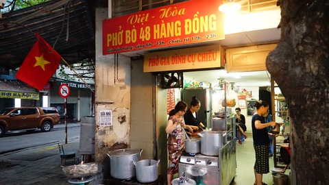 Bí quyết Phở Cụ Chiêu: công phu người đứng thớt - Ảnh 1. Bí quyết Phở Cụ Chiêu: công phu người đứng thớt - Ảnh 1.