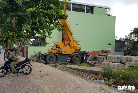 Đang ép cọc, một công nhân bị khối bêtông đổ đè chết tại chỗ - Ảnh 1. Đang ép cọc, một công nhân bị khối bêtông đổ đè chết tại chỗ - Ảnh 1.