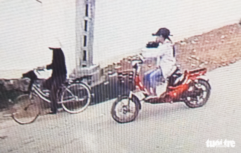 Khởi tố, bắt bà nội đẩy cháu ruột xuống đập nước chết đuối - Ảnh 1. Khởi tố, bắt bà nội đẩy cháu ruột xuống đập nước chết đuối - Ảnh 1.