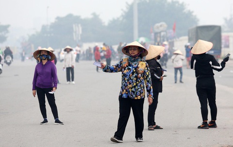 Vé chợ đen trận Việt Nam - Thái Lan 7 triệu đồng/cặp - Ảnh 3. Vé chợ đen trận Việt Nam - Thái Lan 7 triệu đồng/cặp - Ảnh 3.