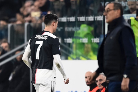 Cầu thủ Juventus yêu cầu Ronaldo xin lỗi vì bỏ về sớm trong trận gặp AC Milan - Ảnh 1. Cầu thủ Juventus yêu cầu Ronaldo xin lỗi vì bỏ về sớm trong trận gặp AC Milan - Ảnh 1.