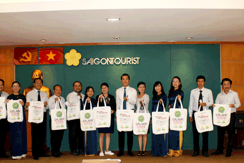 Thời trang, thân thiện với túi vải môi trường - Ảnh 1. Thời trang, thân thiện với túi vải môi trường - Ảnh 1.