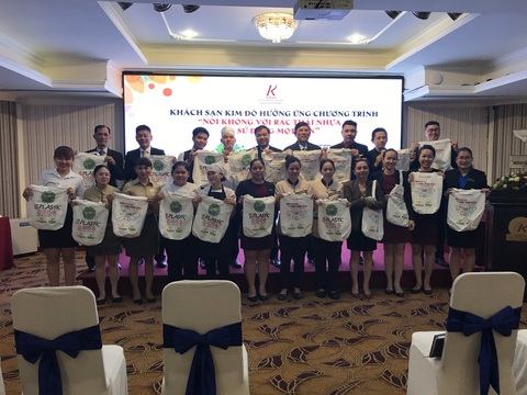 Thời trang, thân thiện với túi vải môi trường - Ảnh 10. Thời trang, thân thiện với túi vải môi trường - Ảnh 10.