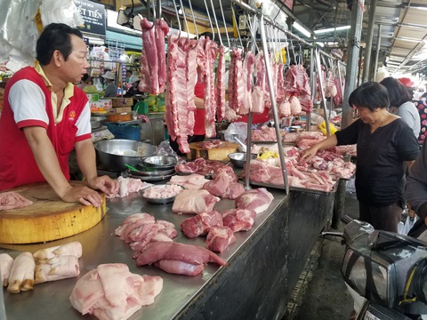 TP.HCM muốn bán thịt heo kiểu... chứng khoán - Ảnh 2. TP.HCM muốn bán thịt heo kiểu... chứng khoán - Ảnh 2.