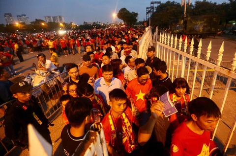 VFF khuyến cáo CĐV đến sân Mỹ Đình sớm 3- 4 tiếng, lo ngại kẹt xe kéo dài - Ảnh 1. VFF khuyến cáo CĐV đến sân Mỹ Đình sớm 3- 4 tiếng, lo ngại kẹt xe kéo dài - Ảnh 1.