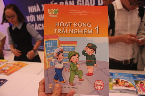 Hãy để giáo viên được chọn sách giáo khoa - Ảnh 1. Hãy để giáo viên được chọn sách giáo khoa - Ảnh 1.