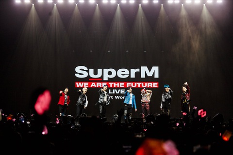 Phóng viên Mỹ nói show sao Hàn SuperM hát nhép, thế là....cãi nhau - Ảnh 3. Phóng viên Mỹ nói show sao Hàn SuperM hát nhép, thế là....cãi nhau - Ảnh 3.
