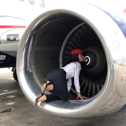 Các nữ tiếp viên xinh đẹp làm gì khi máy bay ế khách? - Ảnh 13. Các nữ tiếp viên xinh đẹp làm gì khi máy bay ế khách? - Ảnh 13.
