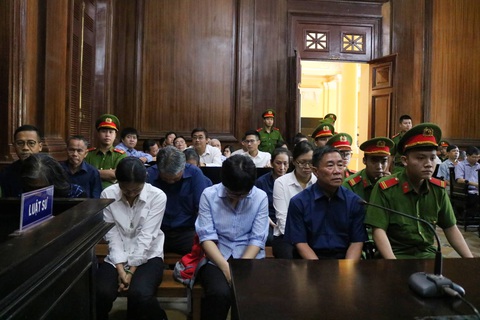 Vụ Ngân hàng Đại Tín giai đoạn 2: Ký giấy tờ vì tin tưởng bà Hứa Thị Phấn - Ảnh 1. Vụ Ngân hàng Đại Tín giai đoạn 2: Ký giấy tờ vì tin tưởng bà Hứa Thị Phấn - Ảnh 1.