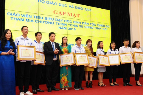 Tiếp cận chương trình mới, dạy học bằng cả nhân cách - Ảnh 2. Tiếp cận chương trình mới, dạy học bằng cả nhân cách - Ảnh 2.