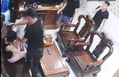Xăm mình hành hung, khủng bố đòi nợ thuê, cấm hay để? - Ảnh 1. Xăm mình hành hung, khủng bố đòi nợ thuê, cấm hay để? - Ảnh 1.