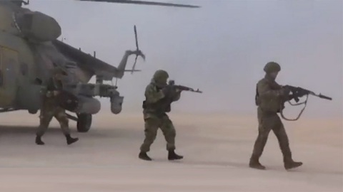 Nga tiến vào kiểm soát căn cứ không quân Mỹ bỏ ở Syria - Ảnh 1. Nga tiến vào kiểm soát căn cứ không quân Mỹ bỏ ở Syria - Ảnh 1.
