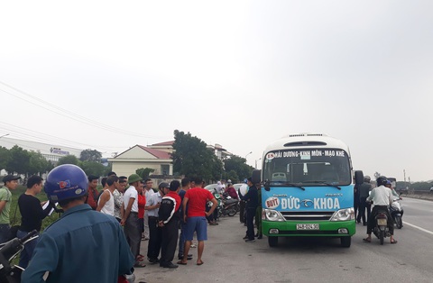 Tài xế xe buýt gục chết trên ghế lái - Ảnh 1. Tài xế xe buýt gục chết trên ghế lái - Ảnh 1.