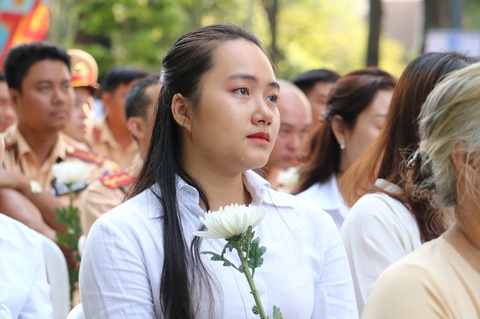 Mỗi năm 8.000 người chết vì tai nạn giao thông: Em ước gặp mẹ dù chỉ 5 giây - Ảnh 6. Mỗi năm 8.000 người chết vì tai nạn giao thông: Em ước gặp mẹ dù chỉ 5 giây - Ảnh 6.