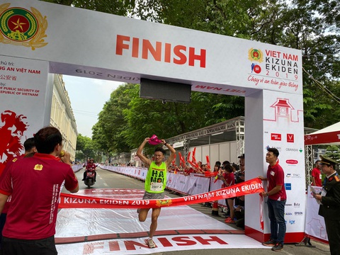 Giải chạy Kizuna Ekiden 2019: Ngày hội thể thao gắn kết tình hữu nghị - Ảnh 14. Giải chạy Kizuna Ekiden 2019: Ngày hội thể thao gắn kết tình hữu nghị - Ảnh 14.