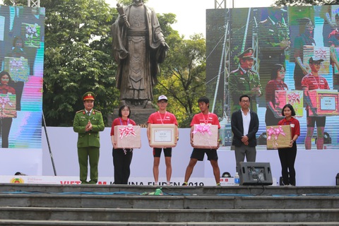 Giải chạy Kizuna Ekiden 2019: Ngày hội thể thao gắn kết tình hữu nghị - Ảnh 8. Giải chạy Kizuna Ekiden 2019: Ngày hội thể thao gắn kết tình hữu nghị - Ảnh 8.