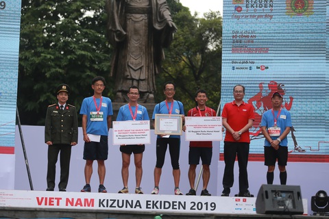 Giải chạy Kizuna Ekiden 2019: Ngày hội thể thao gắn kết tình hữu nghị - Ảnh 10. Giải chạy Kizuna Ekiden 2019: Ngày hội thể thao gắn kết tình hữu nghị - Ảnh 10.