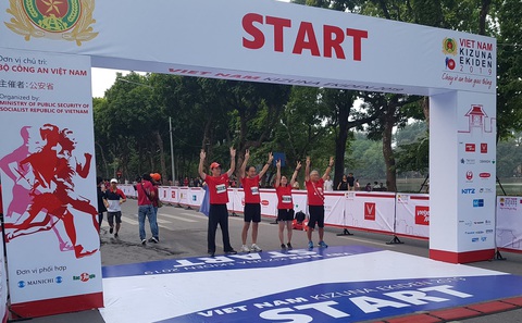 Giải chạy Kizuna Ekiden 2019: Ngày hội thể thao gắn kết tình hữu nghị - Ảnh 45. Giải chạy Kizuna Ekiden 2019: Ngày hội thể thao gắn kết tình hữu nghị - Ảnh 45.