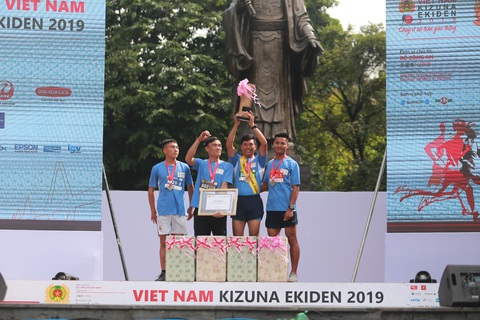 Giải chạy Kizuna Ekiden 2019: Ngày hội thể thao gắn kết tình hữu nghị - Ảnh 3. Giải chạy Kizuna Ekiden 2019: Ngày hội thể thao gắn kết tình hữu nghị - Ảnh 3.