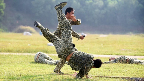 Vào lò đào tạo xem người sắt bay vèo vèo qua vòng lửa - Ảnh 13. Vào lò đào tạo xem người sắt bay vèo vèo qua vòng lửa - Ảnh 13.