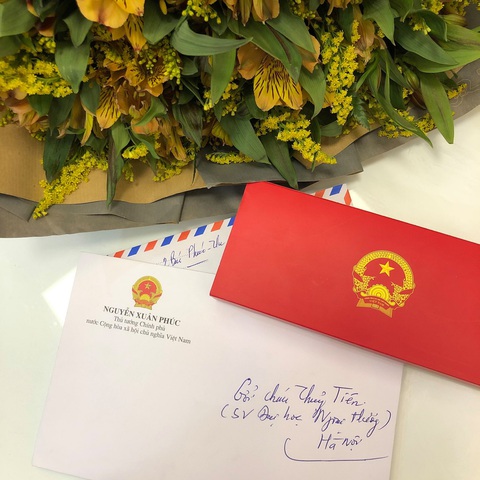 Thủ tướng gửi thư và hoa cho nữ sinh ung thư đi thi duyên dáng - Ảnh 1. Thủ tướng gửi thư và hoa cho nữ sinh ung thư đi thi duyên dáng - Ảnh 1.
