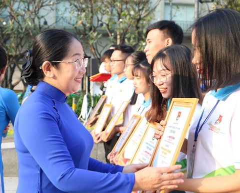 Hội ngộ những bí thư chi đoàn giỏi toàn thành năm 2019 - Ảnh 3. Hội ngộ những bí thư chi đoàn giỏi toàn thành năm 2019 - Ảnh 3.