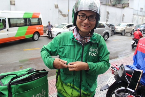 Chuyện đời sau tay lái - Kỳ 2: Những chuyện đẹp sau cuốc xe - Ảnh 1. Chuyện đời sau tay lái - Kỳ 2: Những chuyện đẹp sau cuốc xe - Ảnh 1.