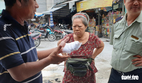 Tự tưới xăng đốt xe máy giữa bãi gửi, cháy tan tành 4 xe khác - Ảnh 3. Tự tưới xăng đốt xe máy giữa bãi gửi, cháy tan tành 4 xe khác - Ảnh 3.