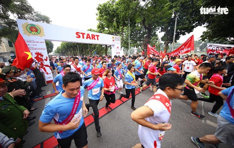 Cuộc đua Kizuna Ekiden của tình bằng hữu, vì an toàn giao thông - Ảnh 1. Cuộc đua Kizuna Ekiden của tình bằng hữu, vì an toàn giao thông - Ảnh 1.