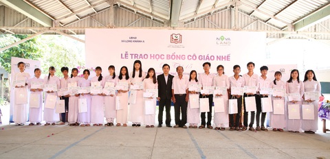 Học bổng cô giáo Nhế - hành trình 15 năm chắp cánh ước mơ - Ảnh 1. Học bổng cô giáo Nhế - hành trình 15 năm chắp cánh ước mơ - Ảnh 1.