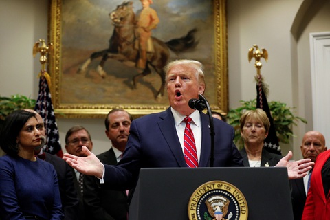 Bị thách ra điều trần, ông Trump nói sợ gì không thử - Ảnh 1. Bị thách ra điều trần, ông Trump nói sợ gì không thử - Ảnh 1.