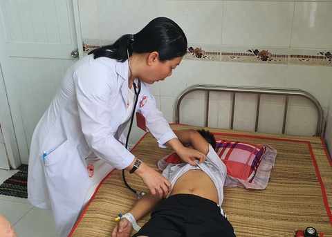 Giận chồng, mẹ pha thuốc diệt cỏ cho 4 con cùng uống - Ảnh 1. Giận chồng, mẹ pha thuốc diệt cỏ cho 4 con cùng uống - Ảnh 1.