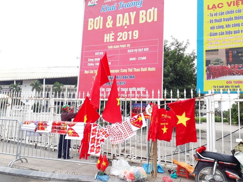 Dựng rào thép gai quanh Mỹ Đình để bảo vệ trận Việt Nam- Thái Lan - Ảnh 7. Dựng rào thép gai quanh Mỹ Đình để bảo vệ trận Việt Nam- Thái Lan - Ảnh 7.
