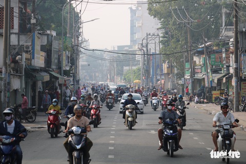 Sương mù bao phủ TP.HCM, các tòa nhà cao tầng biến mất - Ảnh 5. Sương mù bao phủ TP.HCM, các tòa nhà cao tầng biến mất - Ảnh 5.