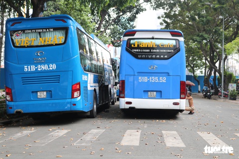 Bát nháo cảnh hàng quán xuống đường, xe cộ và quán xá cướp vỉa hè - Ảnh 5. Bát nháo cảnh hàng quán xuống đường, xe cộ và quán xá cướp vỉa hè - Ảnh 5.