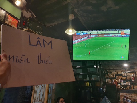 Dân mạng chế ảnh Văn Lâm, Văn Hậu cản bóng xuất thần - Ảnh 2. Dân mạng chế ảnh Văn Lâm, Văn Hậu cản bóng xuất thần - Ảnh 2.