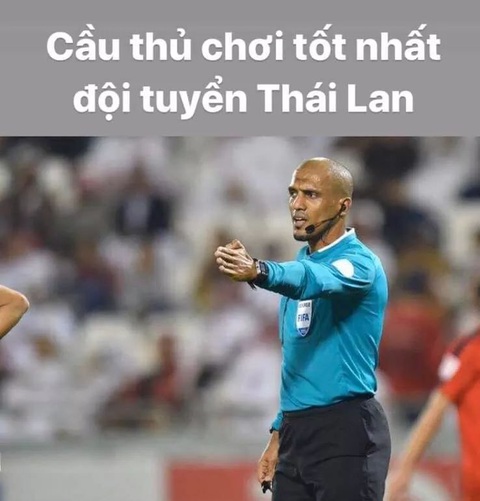 CĐV Việt Nam phẫn nộ chỉ trích trọng tài Ahmed Al-Kaf là đồ ăn cướp - Ảnh 1. CĐV Việt Nam phẫn nộ chỉ trích trọng tài Ahmed Al-Kaf là đồ ăn cướp - Ảnh 1.