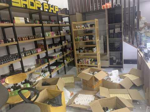 Phát hiện hai kho hàng thuốc lá điện tử lớn tại Đà Nẵng - Ảnh 1. Phát hiện hai kho hàng thuốc lá điện tử lớn tại Đà Nẵng - Ảnh 1.