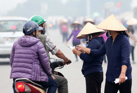 Công an thu giữ gần 1.000 vé giả trận Việt Nam - Thái Lan, bắt giữ nhiều người - Ảnh 1. Công an thu giữ gần 1.000 vé giả trận Việt Nam - Thái Lan, bắt giữ nhiều người - Ảnh 1.