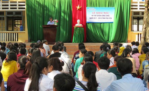 Bắt thêm 2 cán bộ Sở Nội vụ Phú Yên trong vụ lộ đề thi công chức - Ảnh 1. Bắt thêm 2 cán bộ Sở Nội vụ Phú Yên trong vụ lộ đề thi công chức - Ảnh 1.