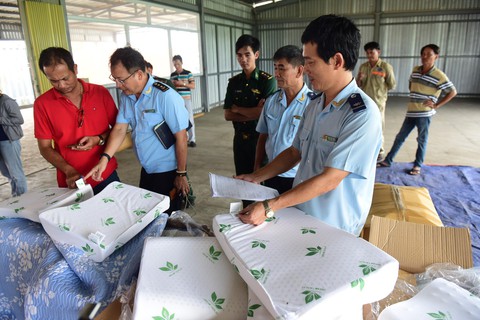Thêm lô hàng nhập từ Trung Quốc ghi nhãn Made in Vietnam - Ảnh 1. Thêm lô hàng nhập từ Trung Quốc ghi nhãn Made in Vietnam - Ảnh 1.