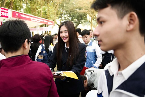 Ngắm đồng phục Trường ĐH Hàng hải vừa chiến thắng đồng phục đẹp nhất - Ảnh 3. Ngắm đồng phục Trường ĐH Hàng hải vừa chiến thắng đồng phục đẹp nhất - Ảnh 3.