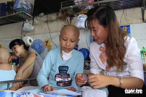 Đại biểu Hội Liên hiệp thanh niên TP.HCM vui chơi cùng bệnh nhi ung thư - Ảnh 8. Đại biểu Hội Liên hiệp thanh niên TP.HCM vui chơi cùng bệnh nhi ung thư - Ảnh 8.
