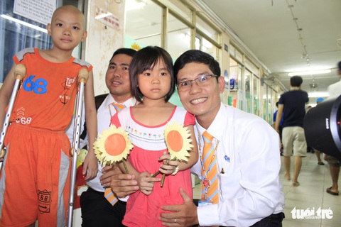 Đại biểu Hội Liên hiệp thanh niên TP.HCM vui chơi cùng bệnh nhi ung thư - Ảnh 11. Đại biểu Hội Liên hiệp thanh niên TP.HCM vui chơi cùng bệnh nhi ung thư - Ảnh 11.