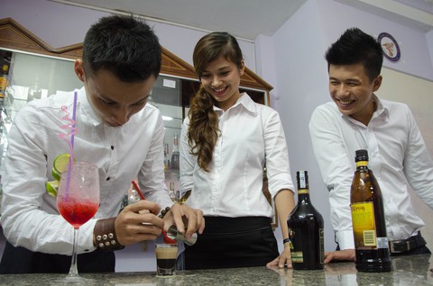 Trải nghiệm các khóa học ngắn hạn giúp nâng cao tay nghề, nâng lương - Ảnh 1. Trải nghiệm các khóa học ngắn hạn giúp nâng cao tay nghề, nâng lương - Ảnh 1.