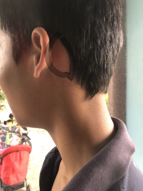 5 người lớn đi ôtô xông vào trường đánh 1 nam sinh lớp 8 - Ảnh 2. 5 người lớn đi ôtô xông vào trường đánh 1 nam sinh lớp 8 - Ảnh 2.