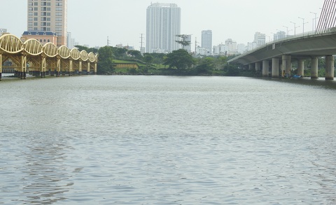 Nước đen ngòm xả ra sông Hàn Đà Nẵng là nước thải, bị ô nhiễm - Ảnh 2. Nước đen ngòm xả ra sông Hàn Đà Nẵng là nước thải, bị ô nhiễm - Ảnh 2.