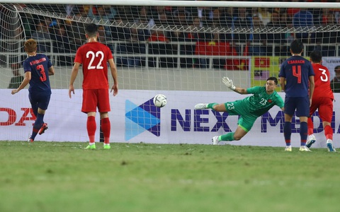 Tuyển Việt Nam - Thái Lan 0-0: trọng tài hơi tệ, Văn Lâm tuyệt vời, người hâm mộ tiếc nuối - Ảnh 1. Tuyển Việt Nam - Thái Lan 0-0: trọng tài hơi tệ, Văn Lâm tuyệt vời, người hâm mộ tiếc nuối - Ảnh 1.